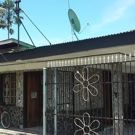 Cabinas Smith 2 Cahuita Eksteriør bilde